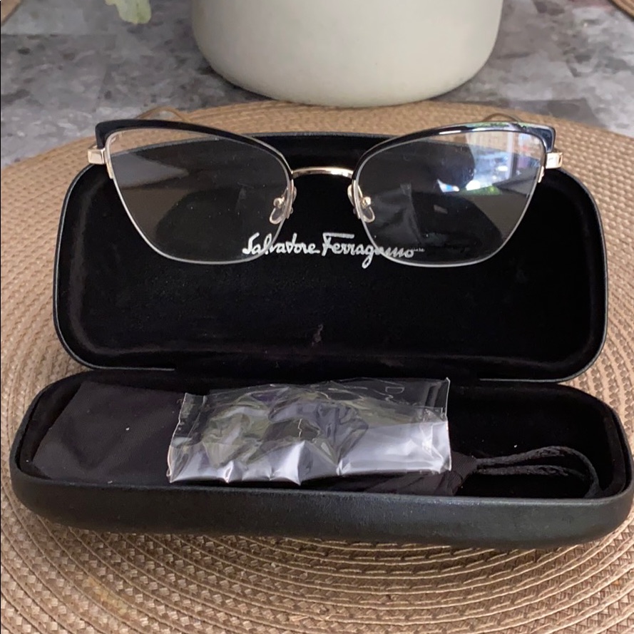 Salvatore Ferragamo Sf2182